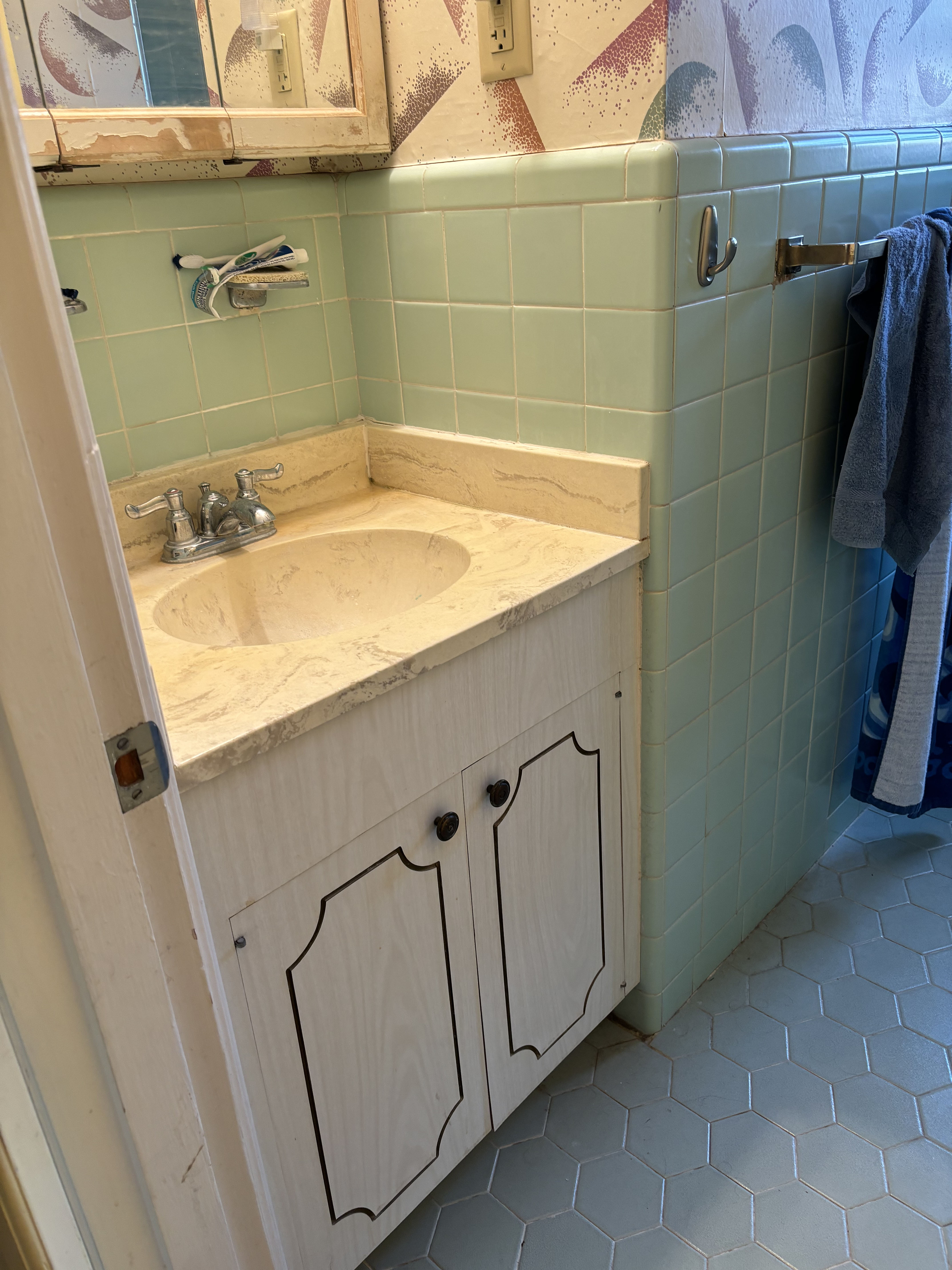 Green Bathroom before renovation